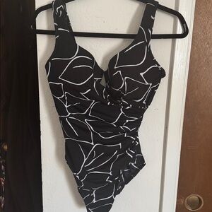 MiracleSuit Swimsuit Womens 10 Black/ White wired bra cups One Piece Rouching